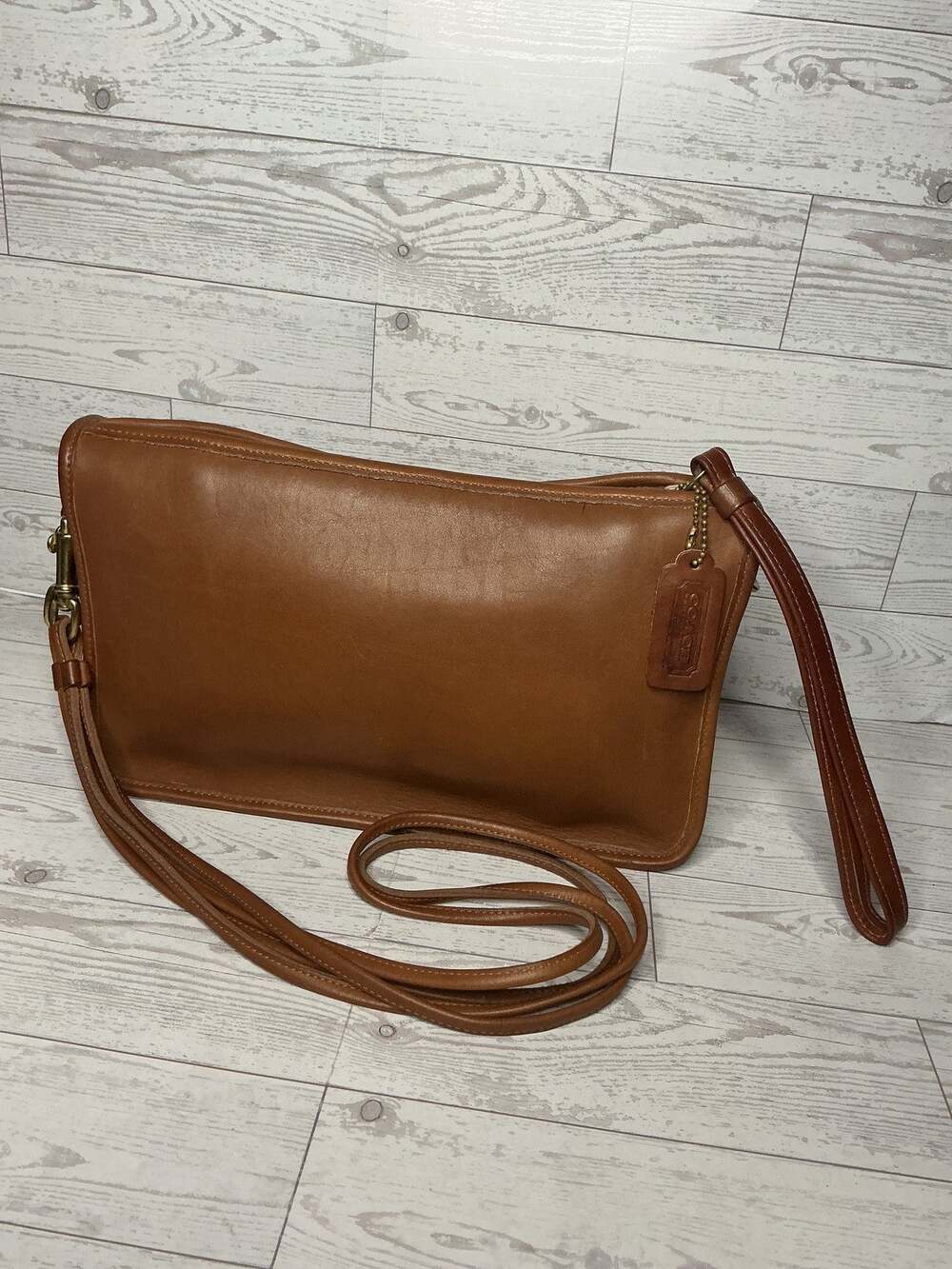 Vintage Coach Basic Bag 9455 British Tan Leather Clutch Wristlet Crossbody USA